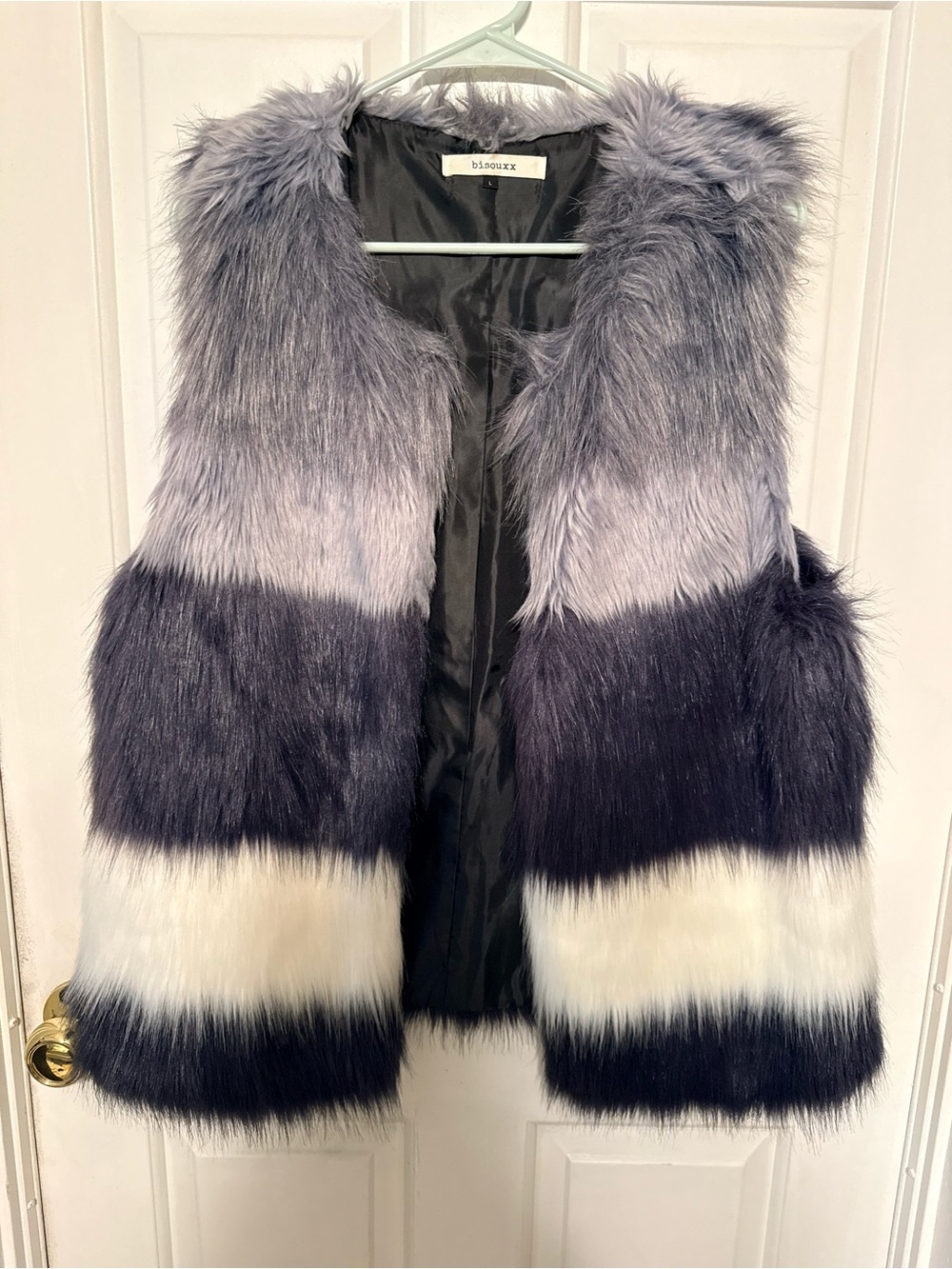 Bisouux Faux Fur Colorblock Vest in Gray, Navy & White